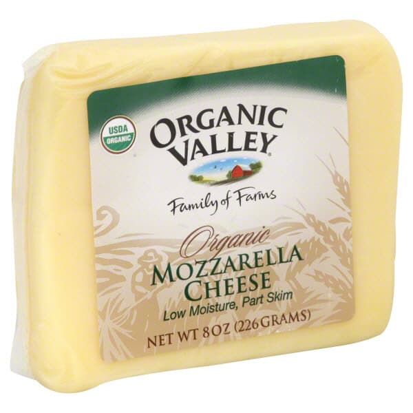 Cheddar vs. Mozzarella: Which Cheese Is Right for Your Next Family Meal?